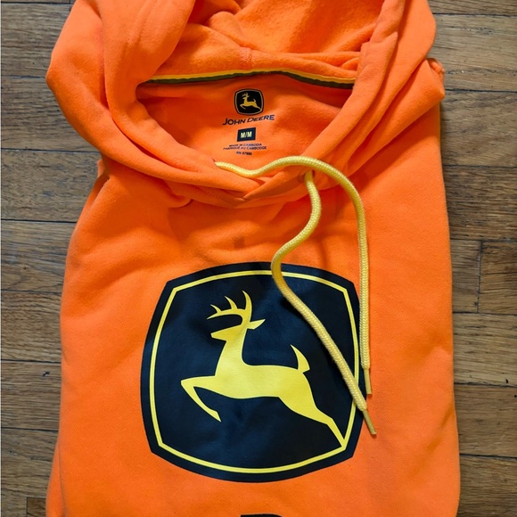 BNWT JOHN DEERE HOODIE 🦌 - Picture 6 of 8